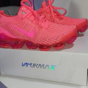 Hot Pink Vapormax Flyknit size8 (eur 39)